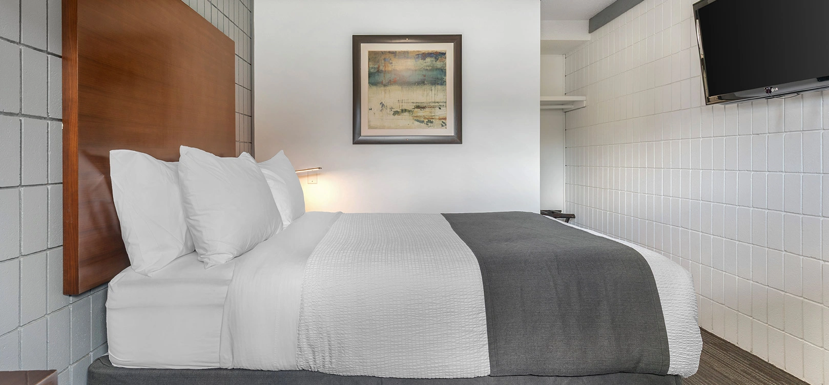 1 Queen Bed 3